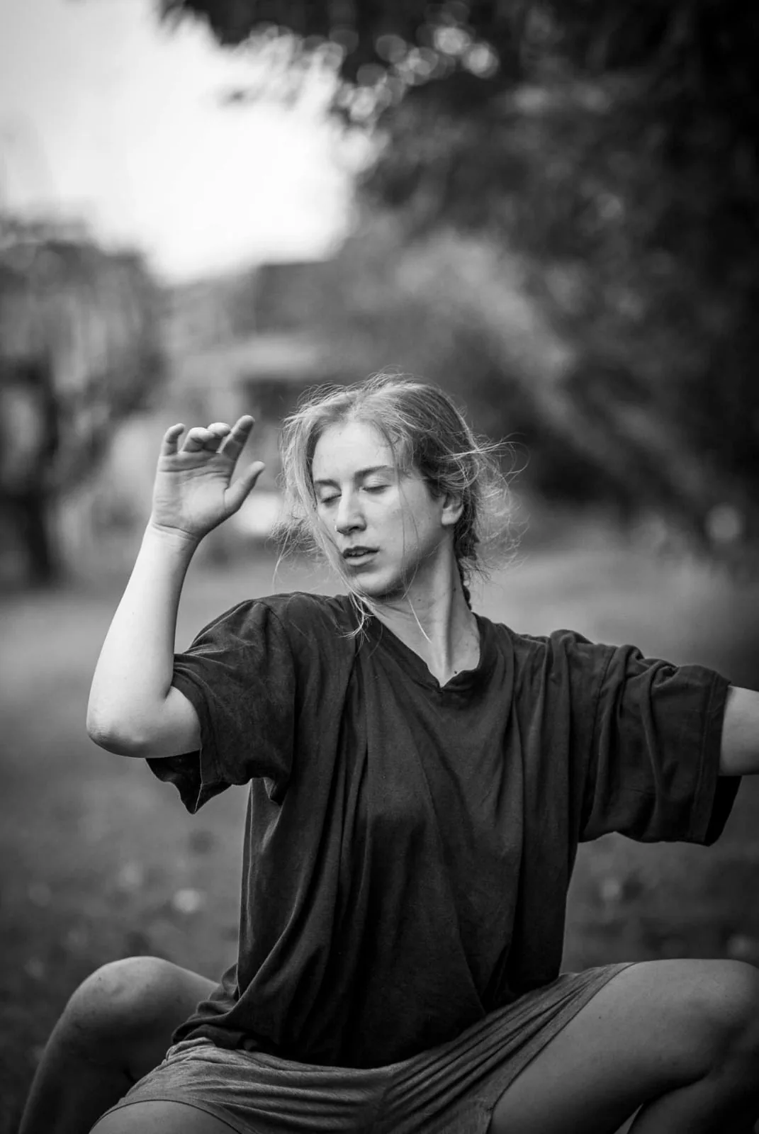 Maria Farina durante un lavoro a terra di danza contemporanea — Free Harmony Dance Time