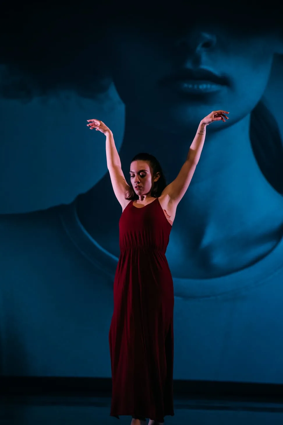 Veronica Arcangelo in una posa di danza contemporanea — Free Harmony Dance Time